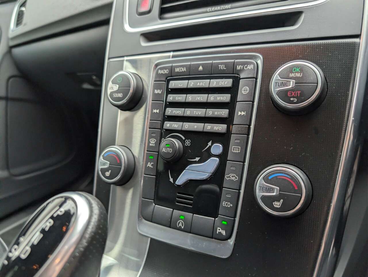 2017 VOLVO V60 2017 VOLVO V60