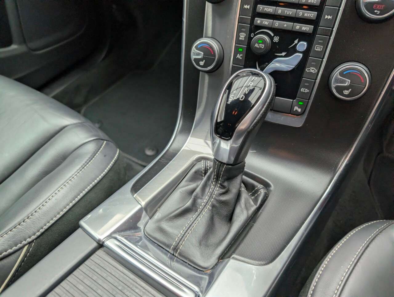 2017 VOLVO V60 2017 VOLVO V60