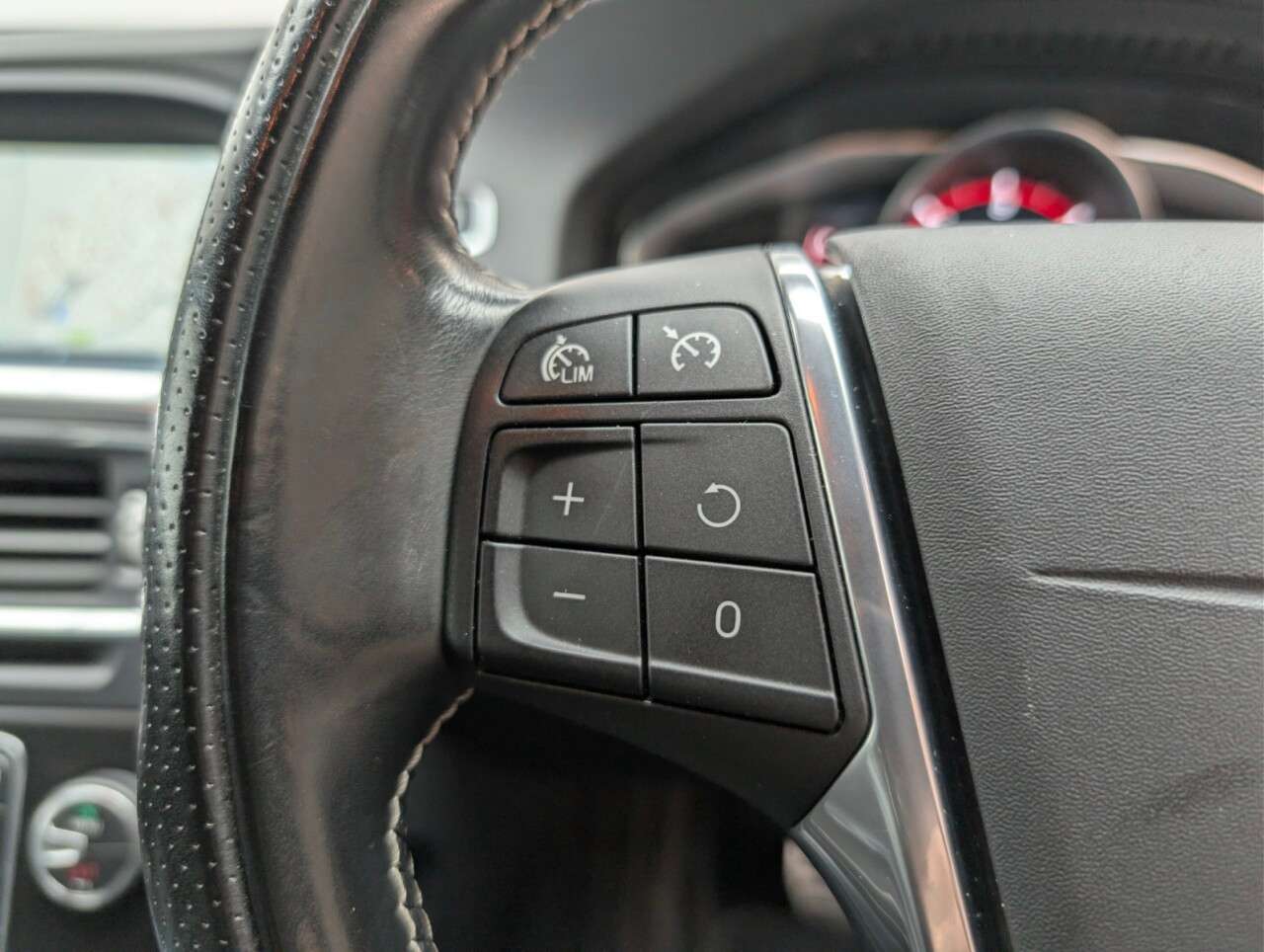 2017 VOLVO V60 2017 VOLVO V60