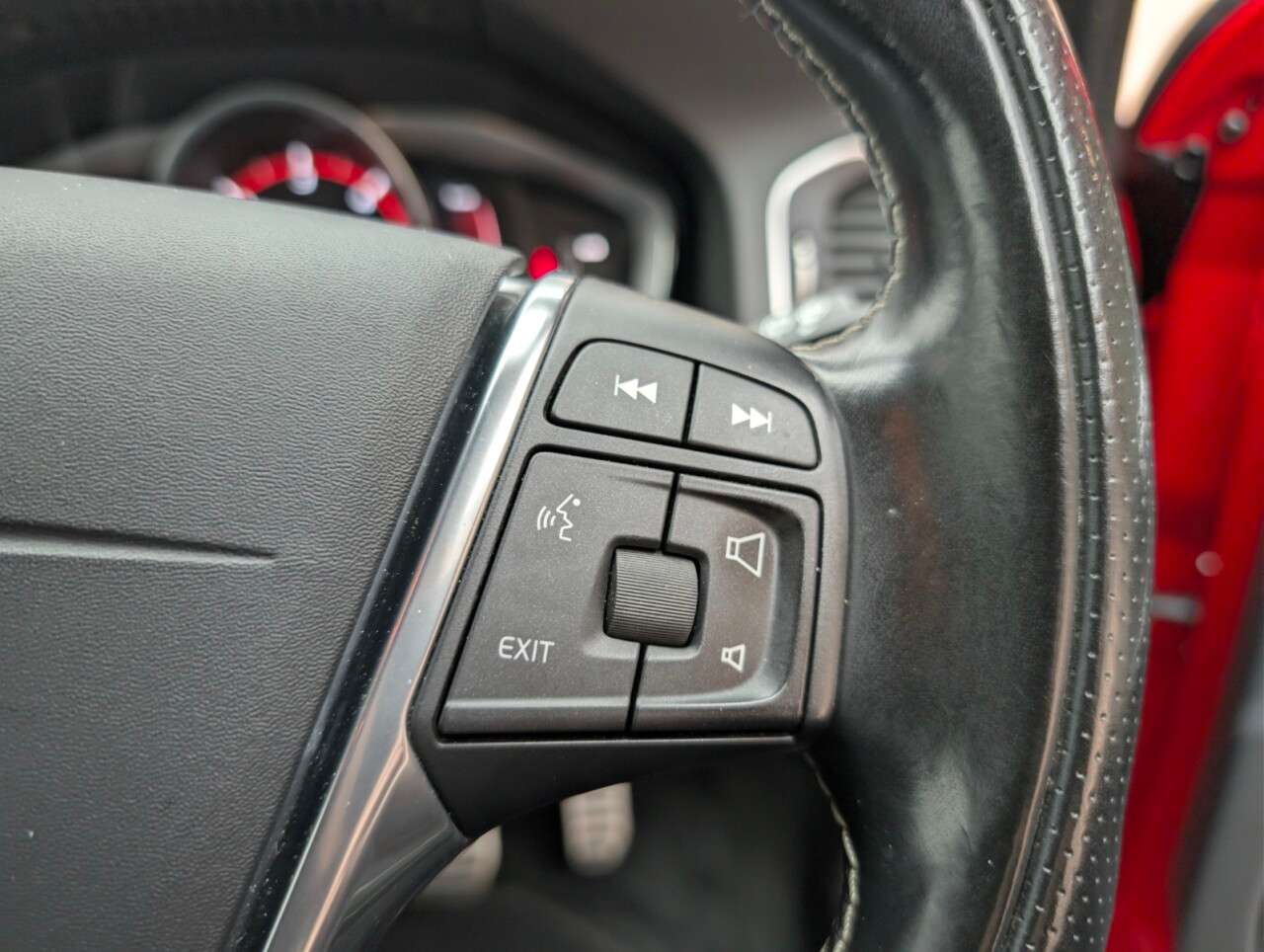 2017 VOLVO V60 2017 VOLVO V60