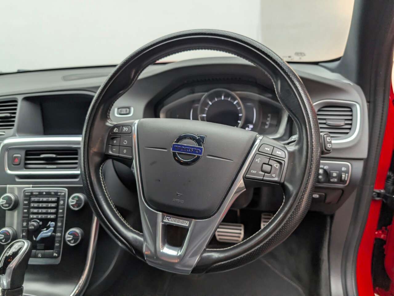 2017 VOLVO V60 2017 VOLVO V60