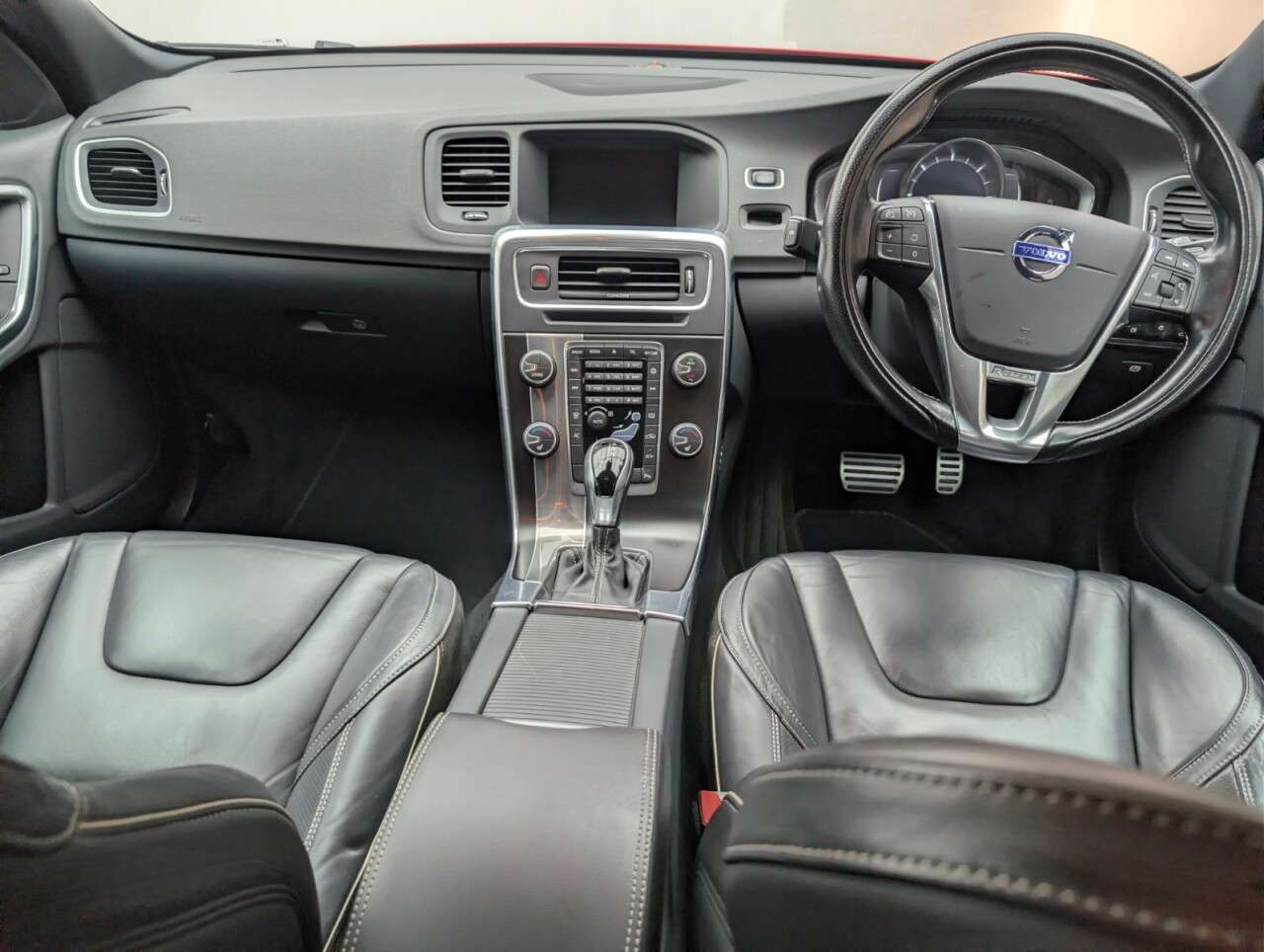 2017 VOLVO V60 2017 VOLVO V60