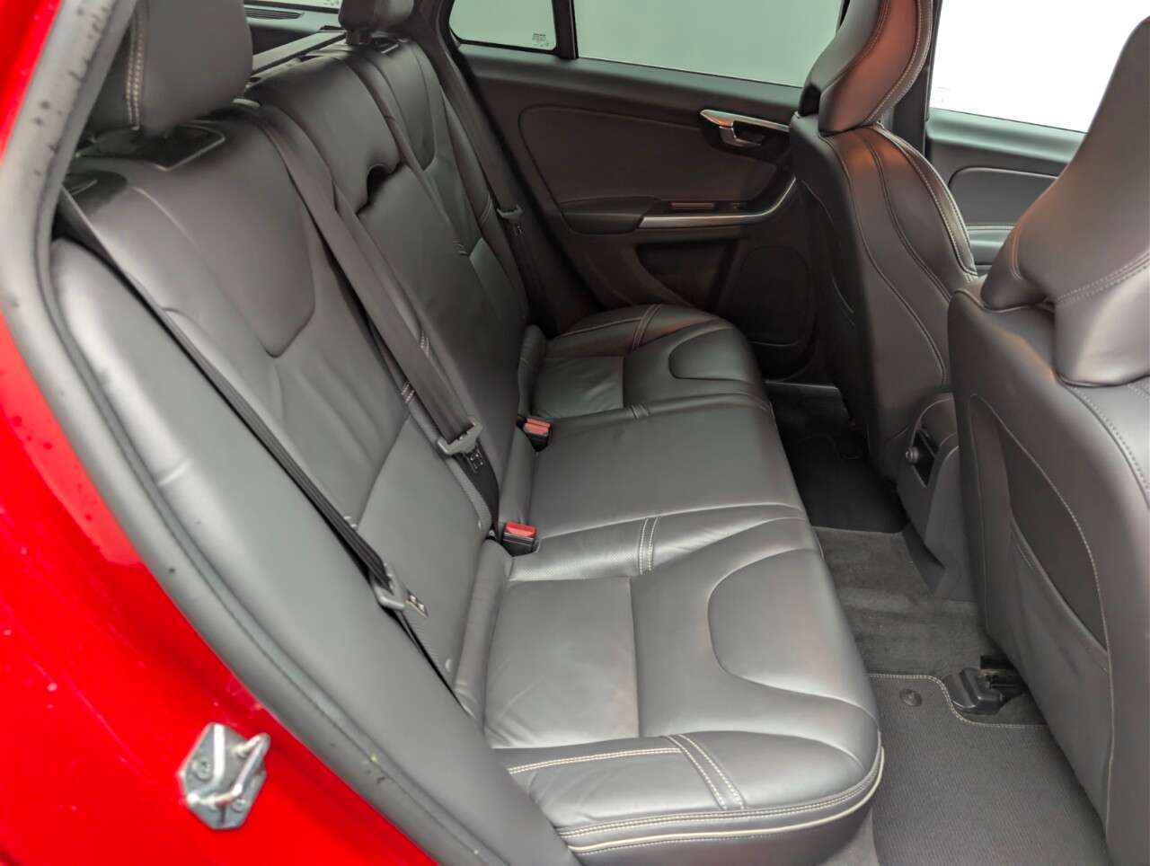 2017 VOLVO V60 2017 VOLVO V60