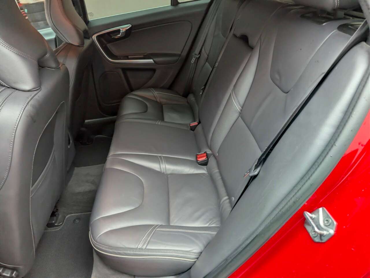 2017 VOLVO V60 2017 VOLVO V60