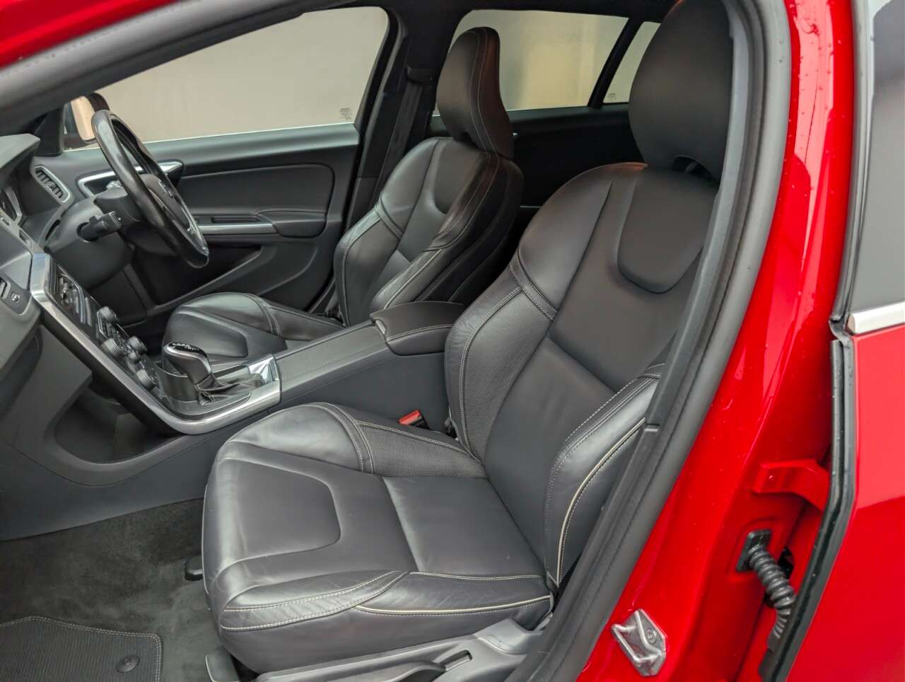 2017 VOLVO V60 2017 VOLVO V60