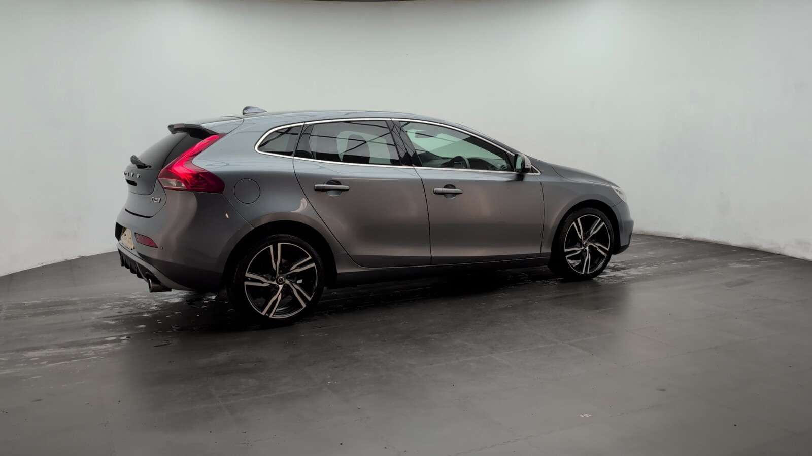 2017 VOLVO V40 2017 VOLVO V40