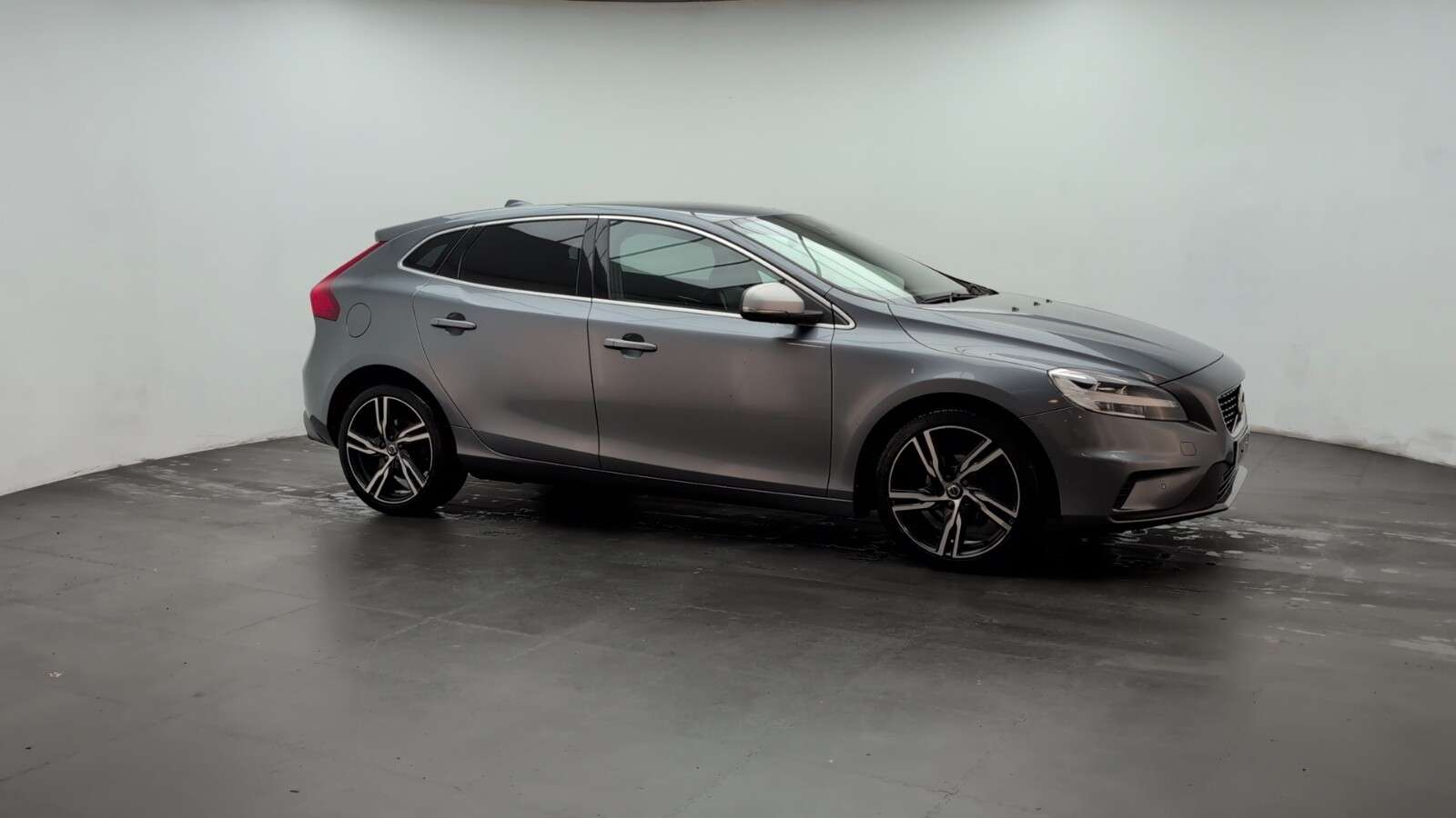 2017 VOLVO V40 2017 VOLVO V40