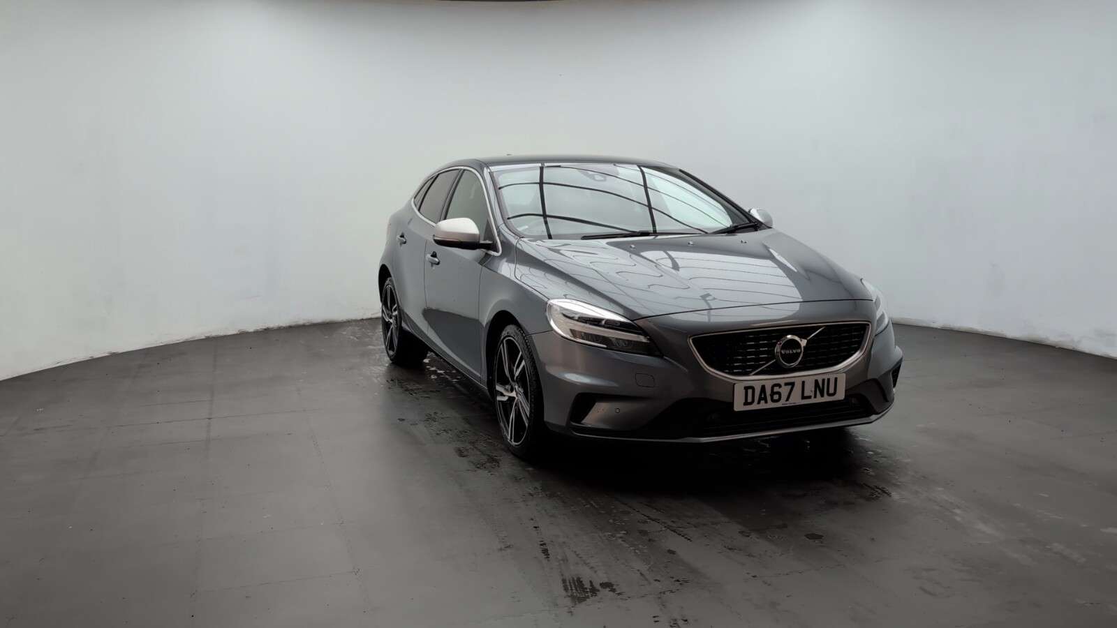 2017 VOLVO V40 2017 VOLVO V40