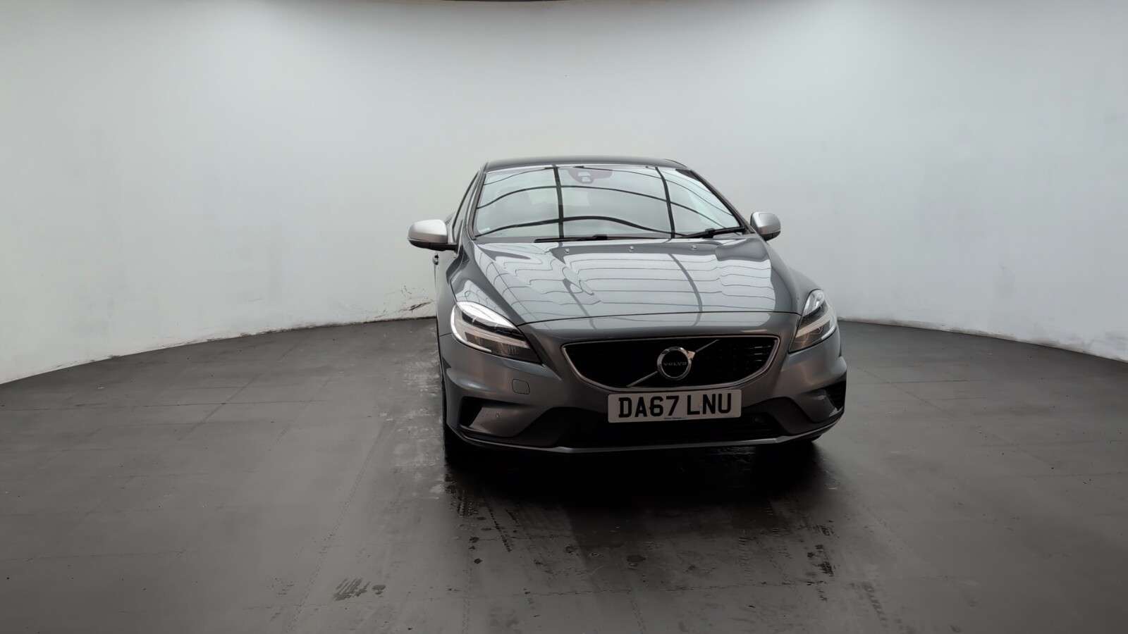 2017 VOLVO V40 2017 VOLVO V40