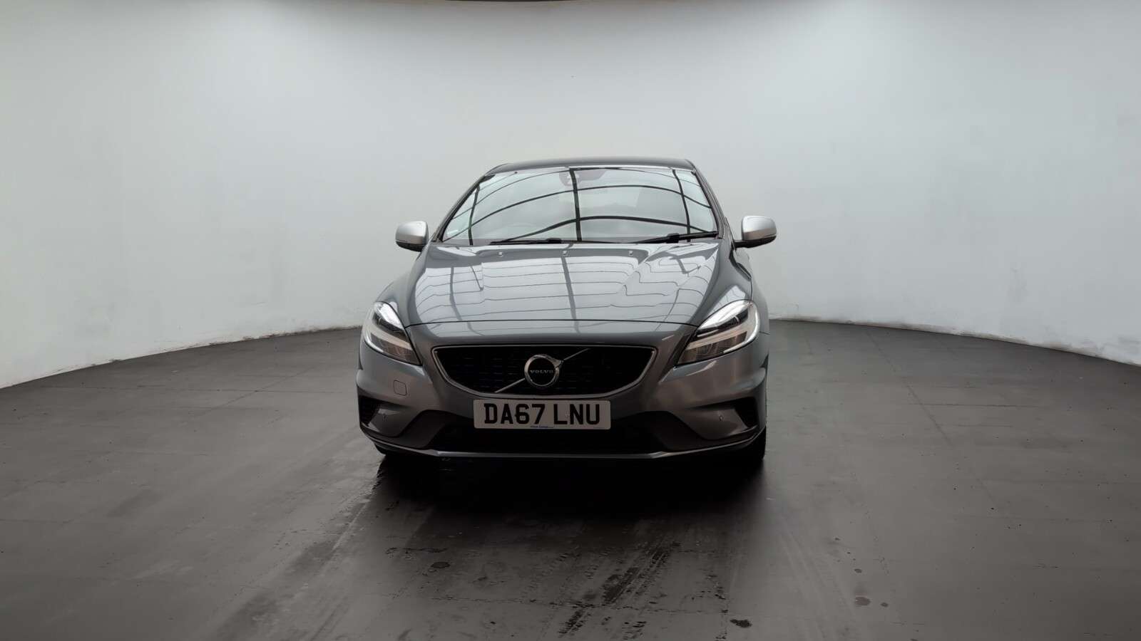 2017 VOLVO V40 2017 VOLVO V40