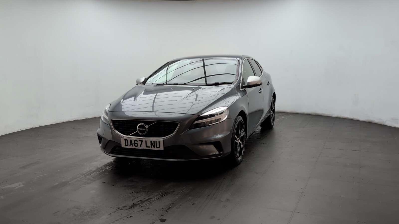 2017 VOLVO V40 2017 VOLVO V40