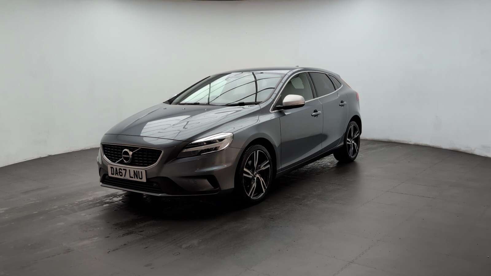 2017 VOLVO V40 2017 VOLVO V40