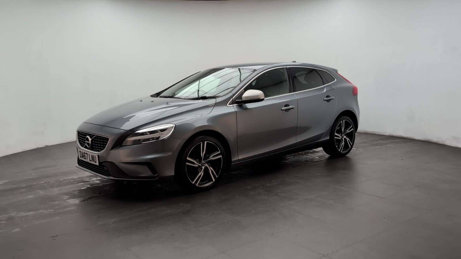 2017 VOLVO V40 2017 VOLVO V40