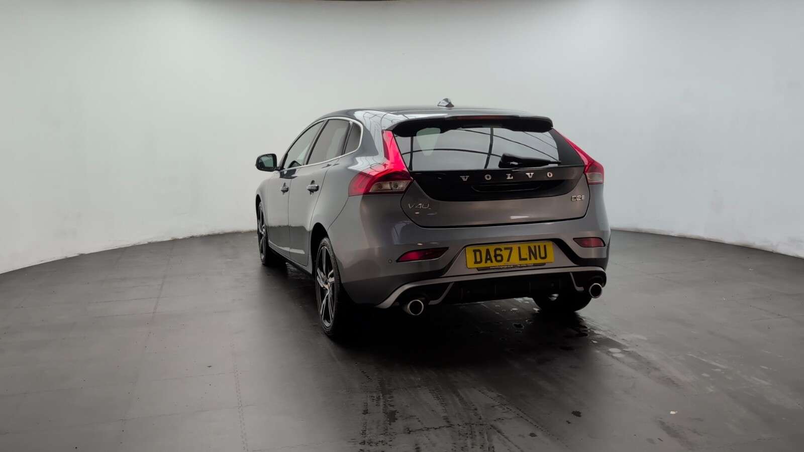 2017 VOLVO V40 2017 VOLVO V40