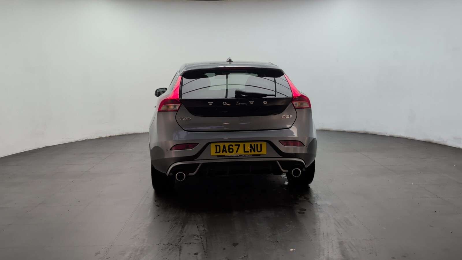 2017 VOLVO V40 2017 VOLVO V40