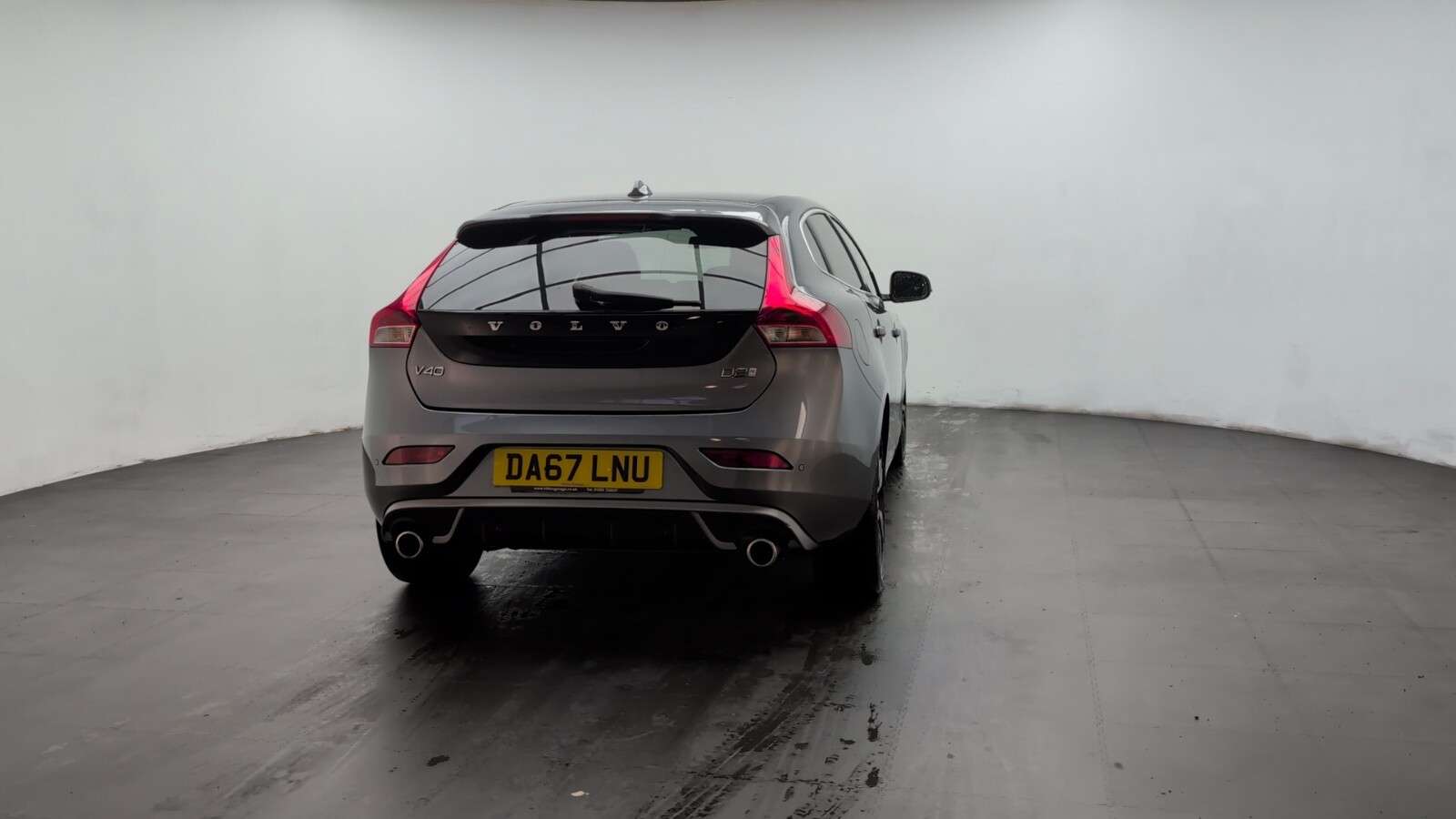2017 VOLVO V40 2017 VOLVO V40