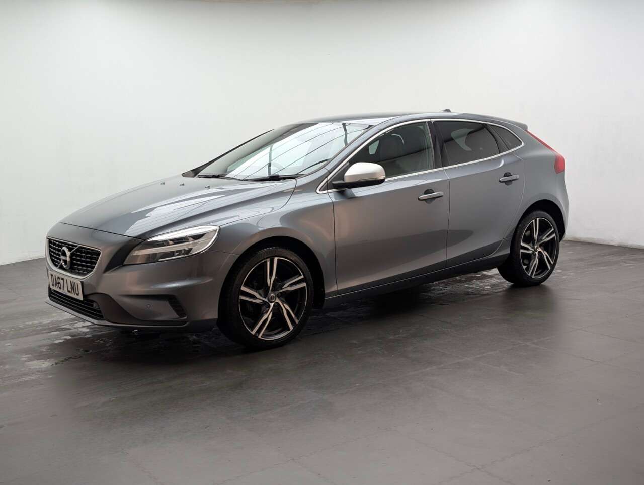 2017 VOLVO V40 2017 VOLVO V40