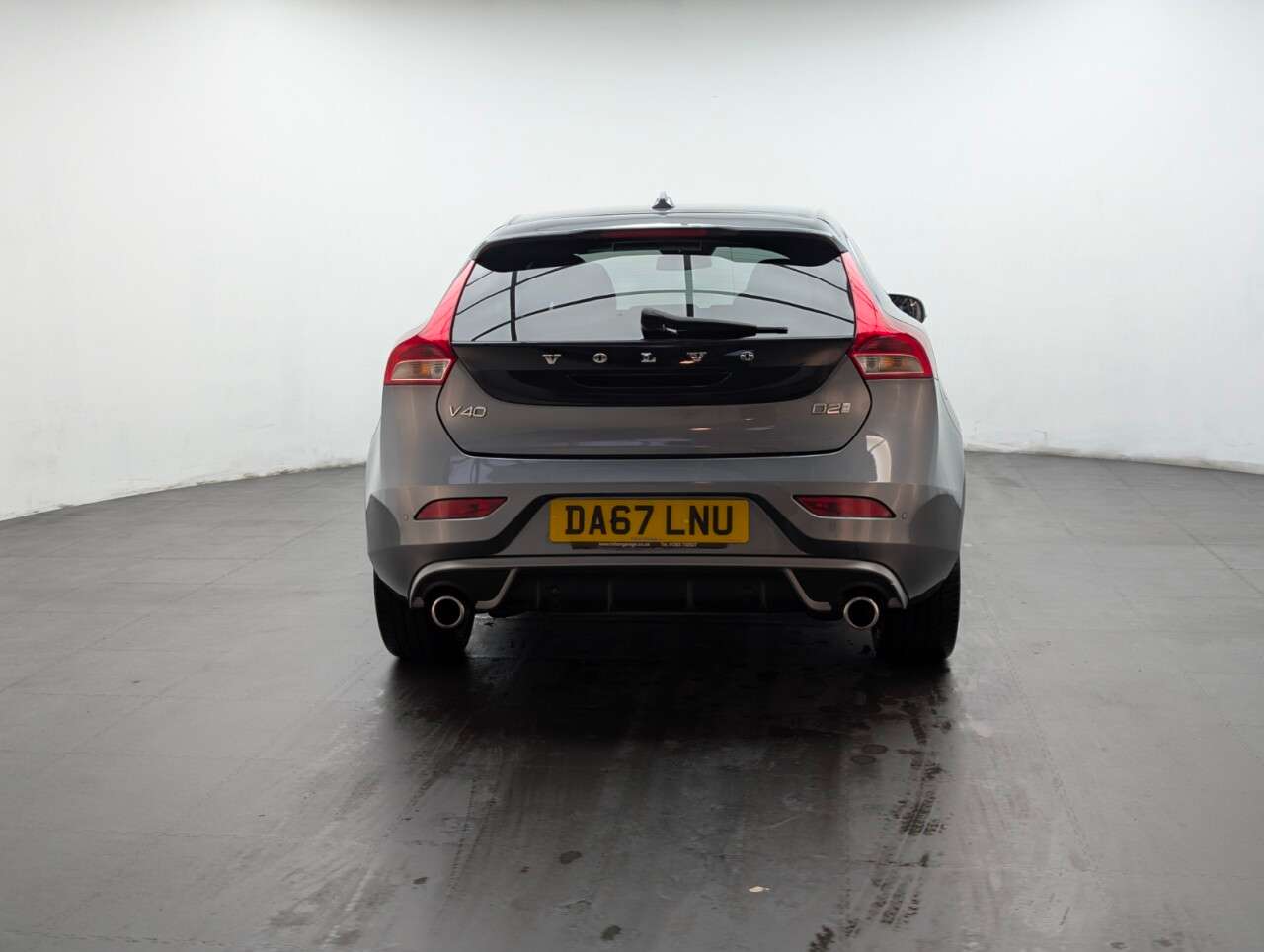 2017 VOLVO V40 2017 VOLVO V40