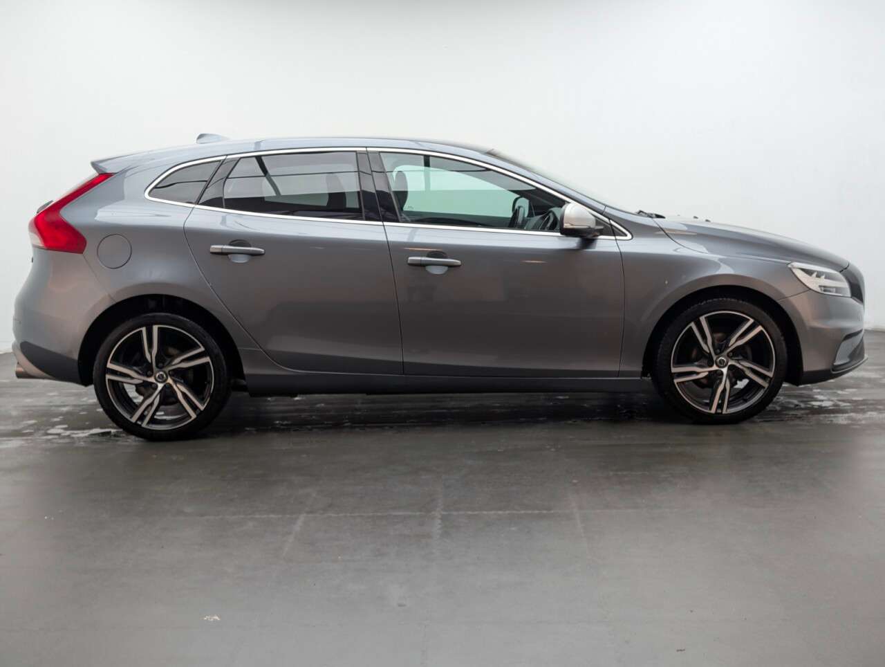 2017 VOLVO V40 2017 VOLVO V40
