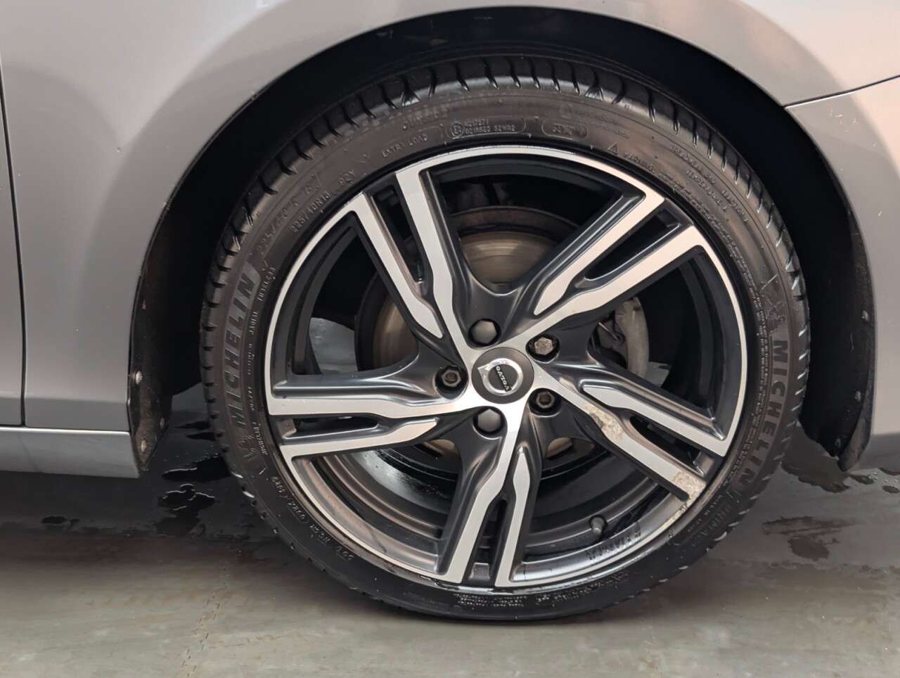 2017 VOLVO V40 2017 VOLVO V40