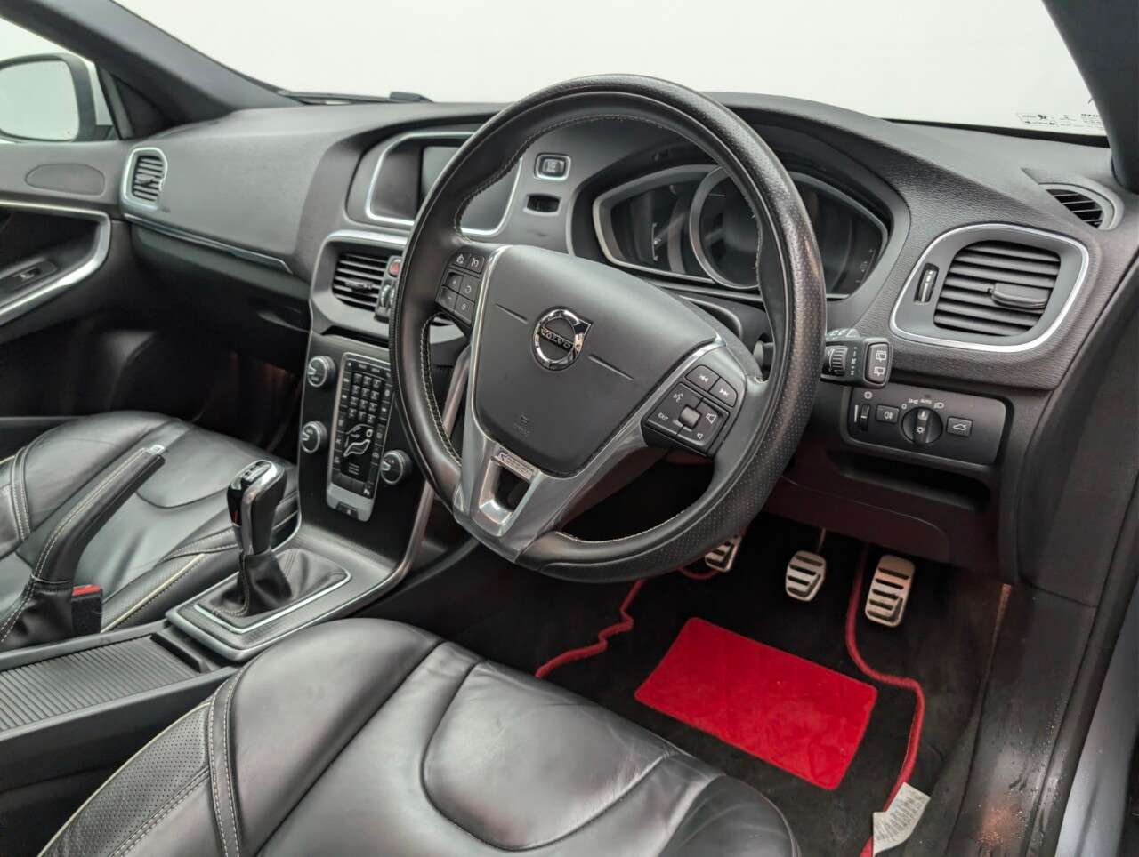 2017 VOLVO V40 2017 VOLVO V40