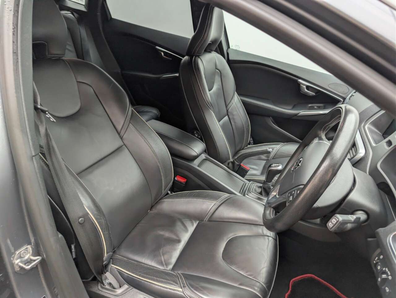 2017 VOLVO V40 2017 VOLVO V40