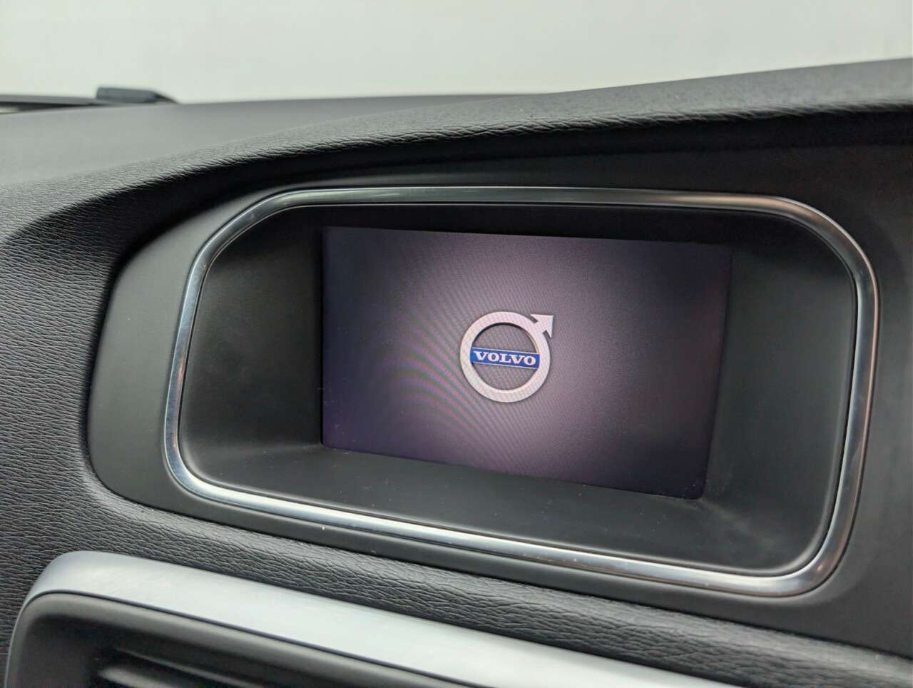 2017 VOLVO V40 2017 VOLVO V40