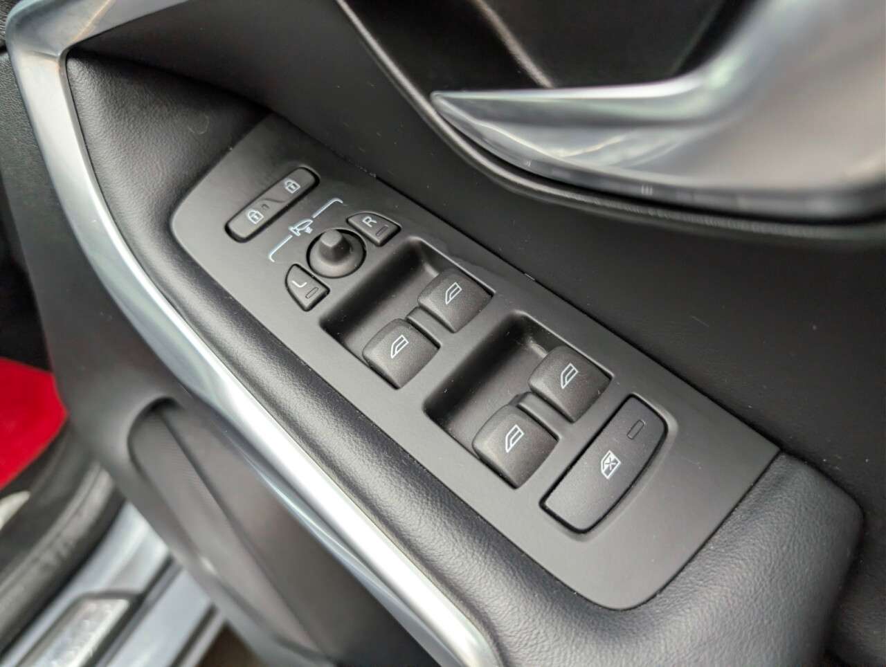 2017 VOLVO V40 2017 VOLVO V40