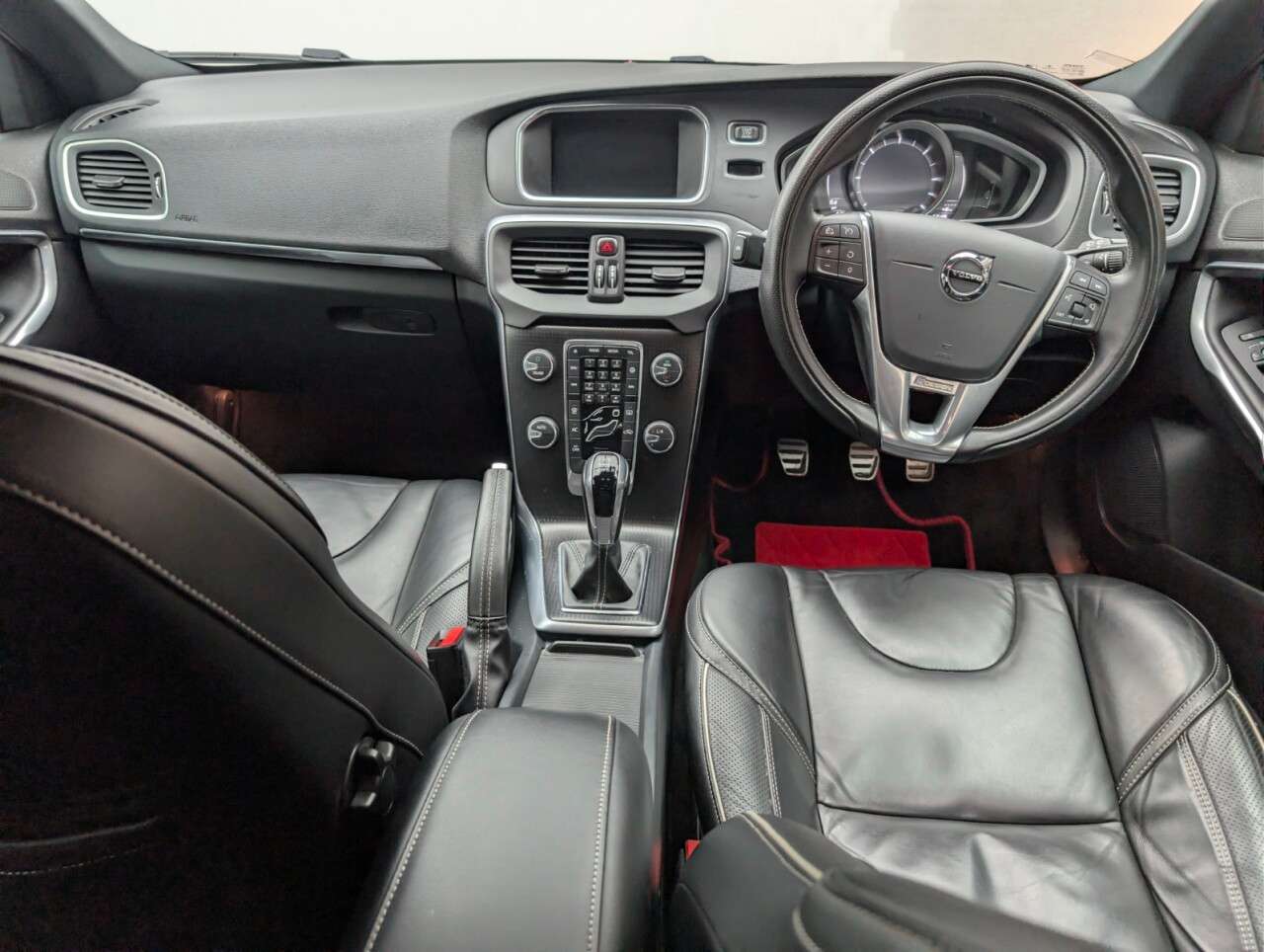 2017 VOLVO V40 2017 VOLVO V40