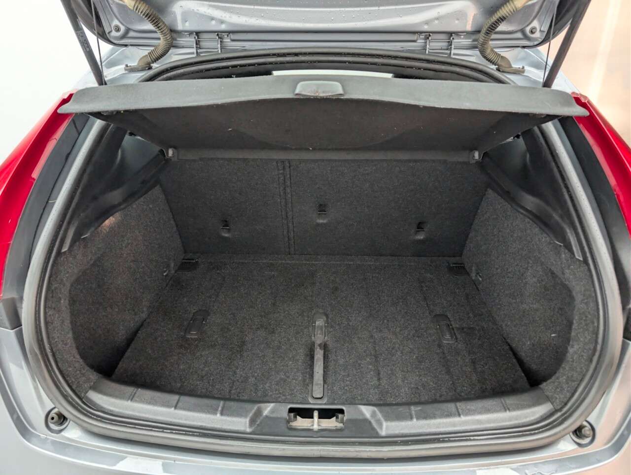 2017 VOLVO V40 2017 VOLVO V40