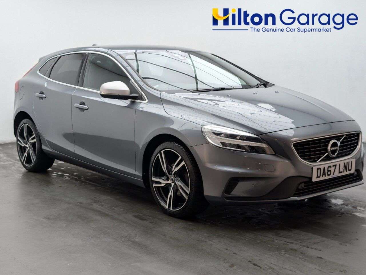 2017 VOLVO V40 2017 VOLVO V40