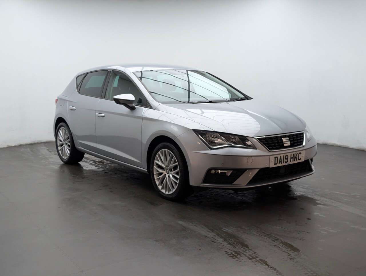 A 2019 SEAT LEON 1.6 TDI SE Dynamic Hatchback 5dr Diesel Manual Euro 6 (s/s) (115 ps) APPLE A 2019 SEAT LEON 1.6 TDI SE Dynamic Hatchback 5dr Diesel Manual Euro 6 (s/s) (115 ps) APPLE