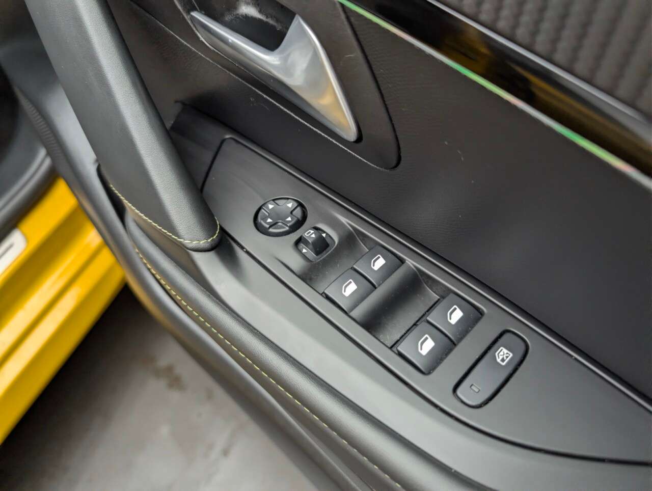 2021 PEUGEOT E-208 2021 PEUGEOT E-208