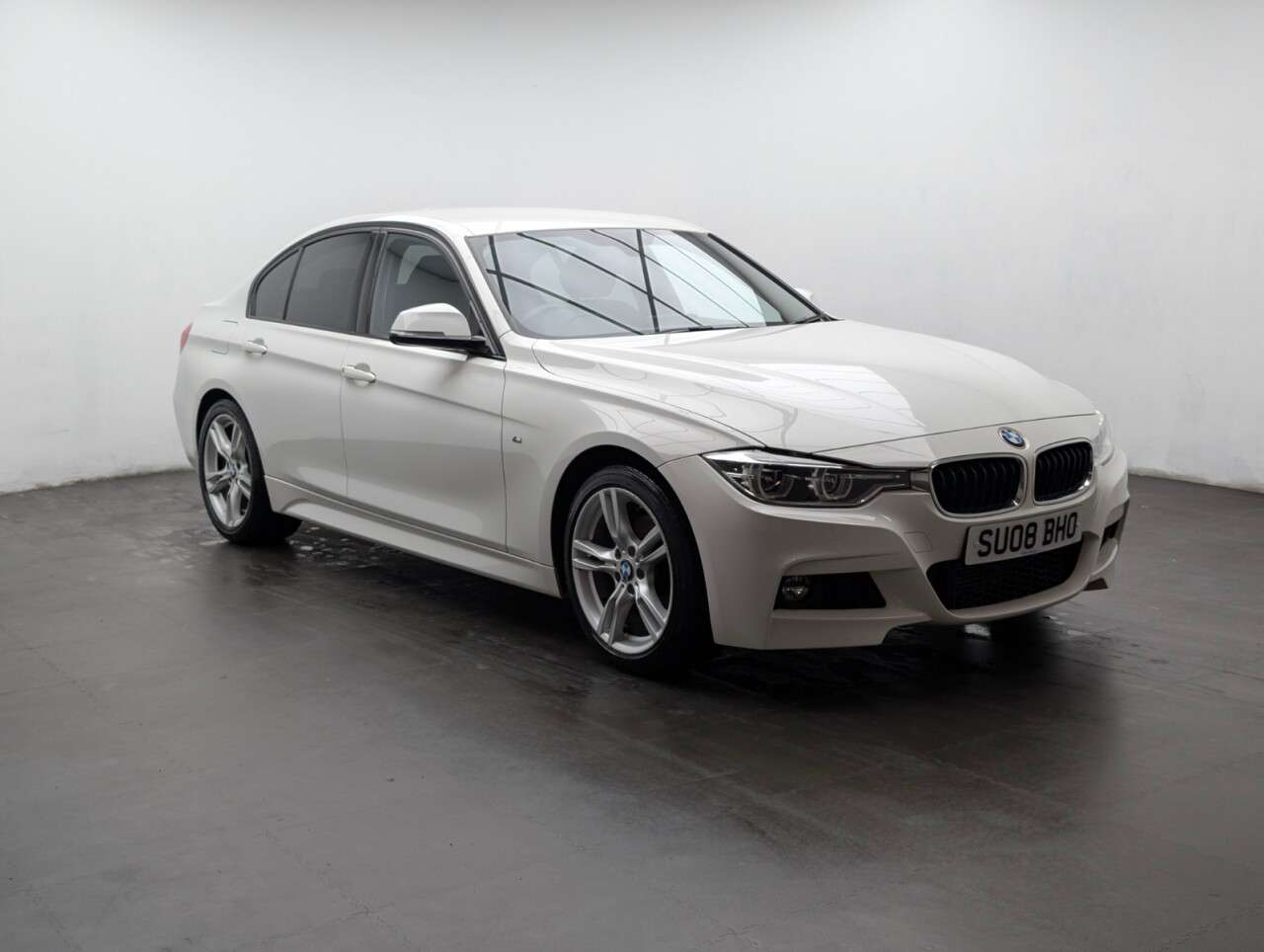 A 2016 BMW 3 SERIES 2.0 320d M Sport Saloon 4dr Diesel Manual Euro 6 (s/s) (190 ps) DAKOTA LEAT A 2016 BMW 3 SERIES 2.0 320d M Sport Saloon 4dr Diesel Manual Euro 6 (s/s) (190 ps) DAKOTA LEAT
