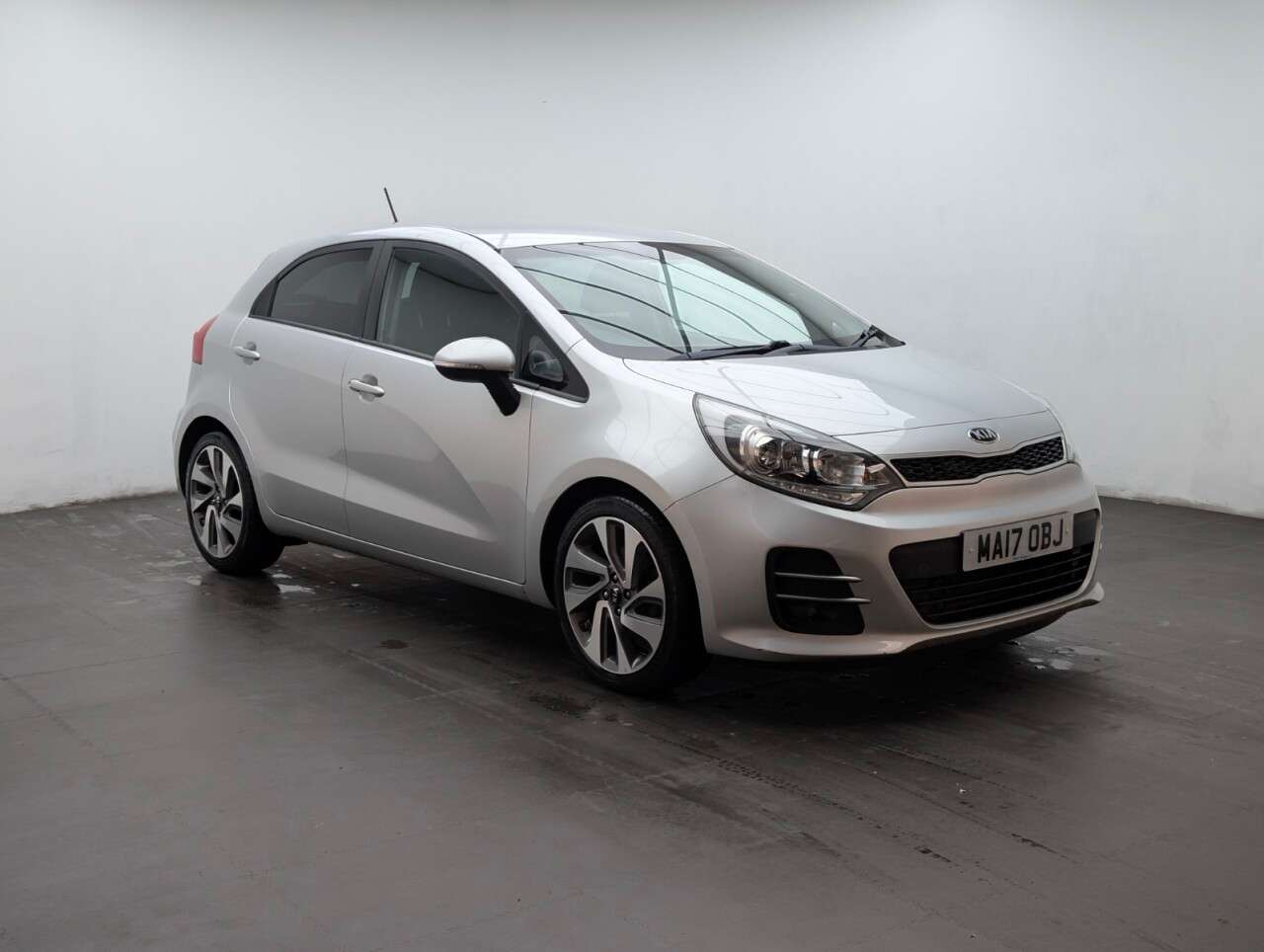 A 2017 KIA RIO 1.4 EcoDynamics 3 Hatchback 5dr Petrol Manual Euro 6 (s/s) (107 bhp) CRUISE A 2017 KIA RIO 1.4 EcoDynamics 3 Hatchback 5dr Petrol Manual Euro 6 (s/s) (107 bhp) CRUISE