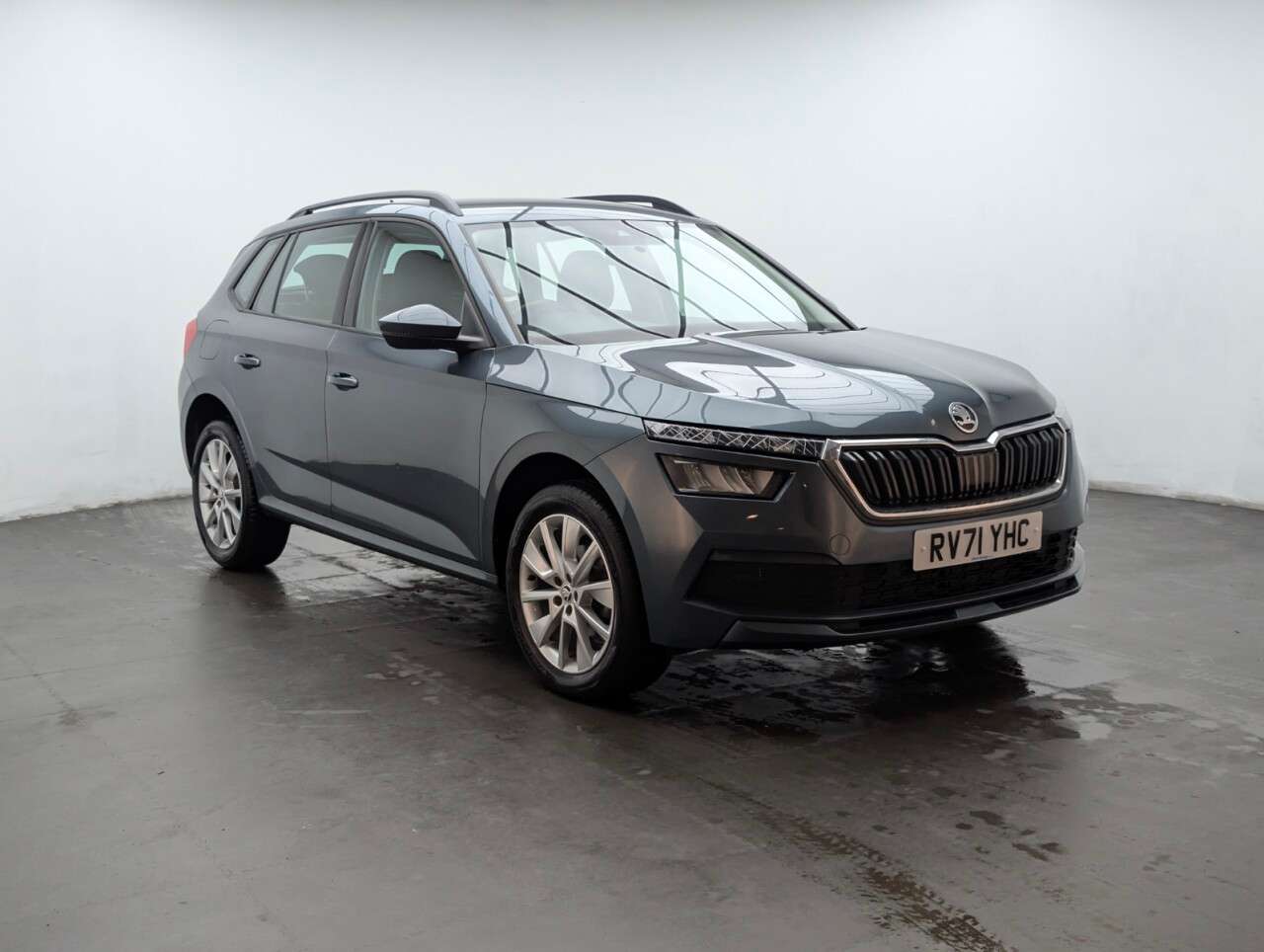 A 2021 SKODA KAMIQ 1.0 TSI SE SUV 5dr Petrol DSG Euro 6 (s/s) (110 ps) R PARKING SENSORS+8IN C A 2021 SKODA KAMIQ 1.0 TSI SE SUV 5dr Petrol DSG Euro 6 (s/s) (110 ps) R PARKING SENSORS+8IN C