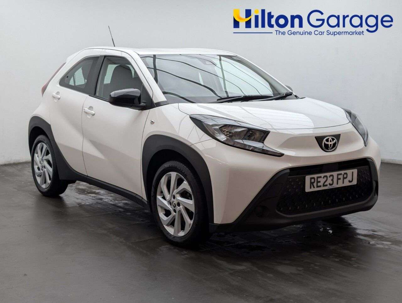 A 2023 TOYOTA AYGO X 1.0 VVT-i Pure Hatchback 5dr Petrol x-shift Euro 6 (s/s) (72 ps) - APPLE CA A 2023 TOYOTA AYGO X 1.0 VVT-i Pure Hatchback 5dr Petrol x-shift Euro 6 (s/s) (72 ps) - APPLE CA