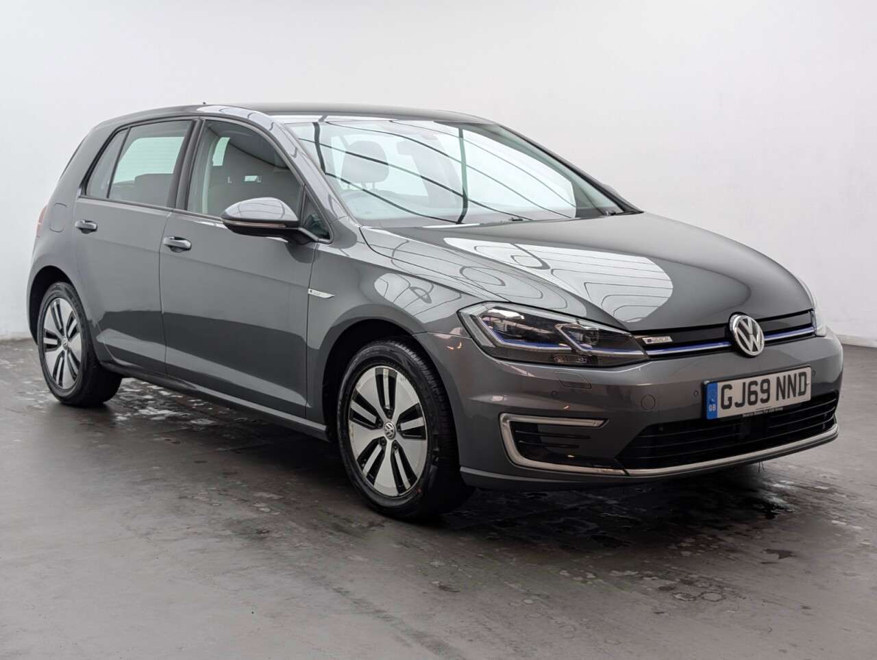 A 2019 VOLKSWAGEN E-GOLF 35.8kWh e-Golf Hatchback 5dr Electric Auto (136 ps) PARKING SENSORS + COLOU A 2019 VOLKSWAGEN E-GOLF 35.8kWh e-Golf Hatchback 5dr Electric Auto (136 ps) PARKING SENSORS + COLOU