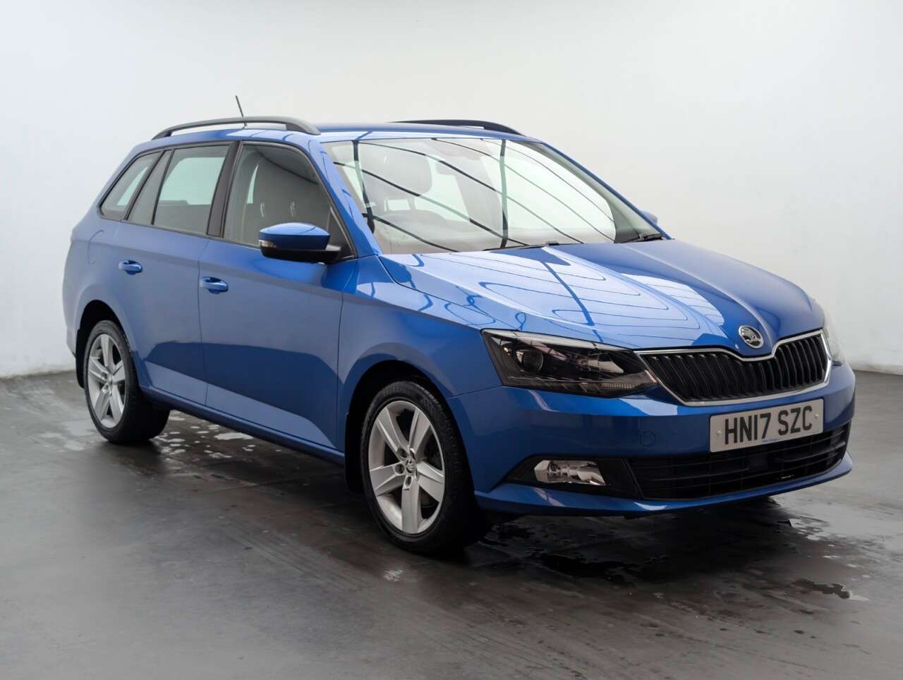 A 2017 SKODA FABIA 1.2 TSI SE L Estate 5dr Petrol DSG Euro 6 (s/s) (110 ps) PARKING SENSORS + A 2017 SKODA FABIA 1.2 TSI SE L Estate 5dr Petrol DSG Euro 6 (s/s) (110 ps) PARKING SENSORS +