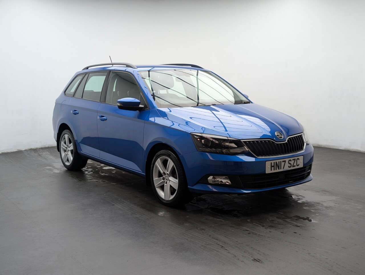 A 2017 SKODA FABIA 1.2 TSI SE L Estate 5dr Petrol DSG Euro 6 (s/s) (110 ps) PARKING SENSORS + A 2017 SKODA FABIA 1.2 TSI SE L Estate 5dr Petrol DSG Euro 6 (s/s) (110 ps) PARKING SENSORS +