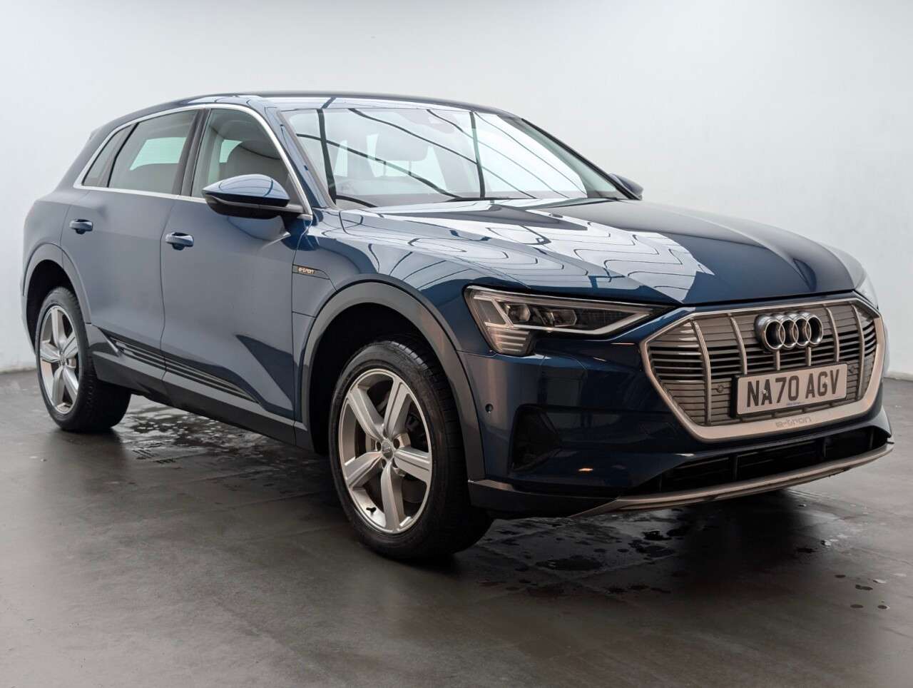 A 2020 AUDI E-TRON 50 Technik SUV 5dr Electric Auto quattro 71.2kWh (313 ps) PARKING SYSTEM + A 2020 AUDI E-TRON 50 Technik SUV 5dr Electric Auto quattro 71.2kWh (313 ps) PARKING SYSTEM +