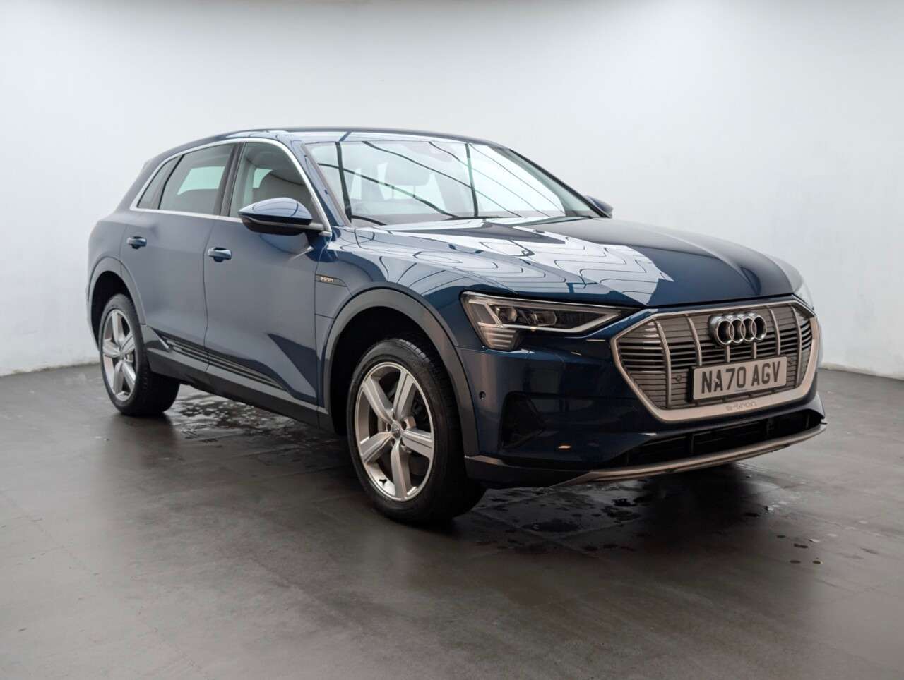 A 2020 AUDI E-TRON 50 Technik SUV 5dr Electric Auto quattro 71.2kWh (313 ps) PARKING SYSTEM + A 2020 AUDI E-TRON 50 Technik SUV 5dr Electric Auto quattro 71.2kWh (313 ps) PARKING SYSTEM +