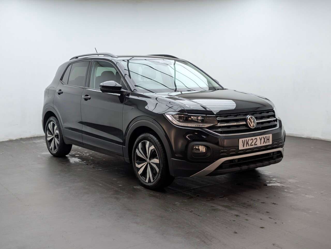 A 2022 VOLKSWAGEN T-CROSS 1.0 TSI Black Edition SUV 5dr Petrol DSG Euro 6 (s/s) (110 ps) PARKING SENS A 2022 VOLKSWAGEN T-CROSS 1.0 TSI Black Edition SUV 5dr Petrol DSG Euro 6 (s/s) (110 ps) PARKING SENS