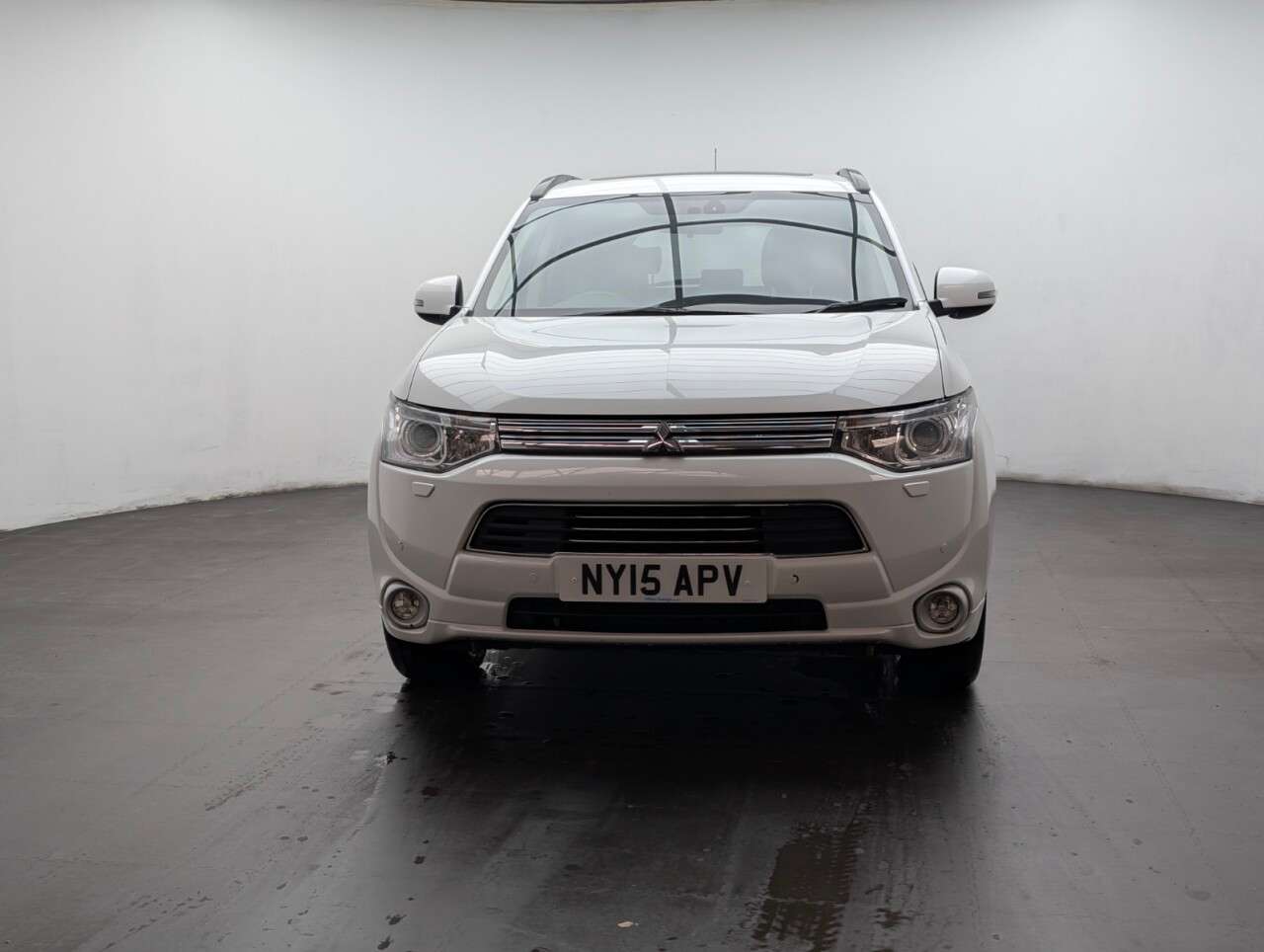 A 2015 MITSUBISHI OUTLANDER 2.0h 12kWh GX4h SUV 5dr Petrol Plug-in Hybrid CVT 4WD Euro 5 (s/s) (200 ps) A 2015 MITSUBISHI OUTLANDER 2.0h 12kWh GX4h SUV 5dr Petrol Plug-in Hybrid CVT 4WD Euro 5 (s/s) (200 ps)