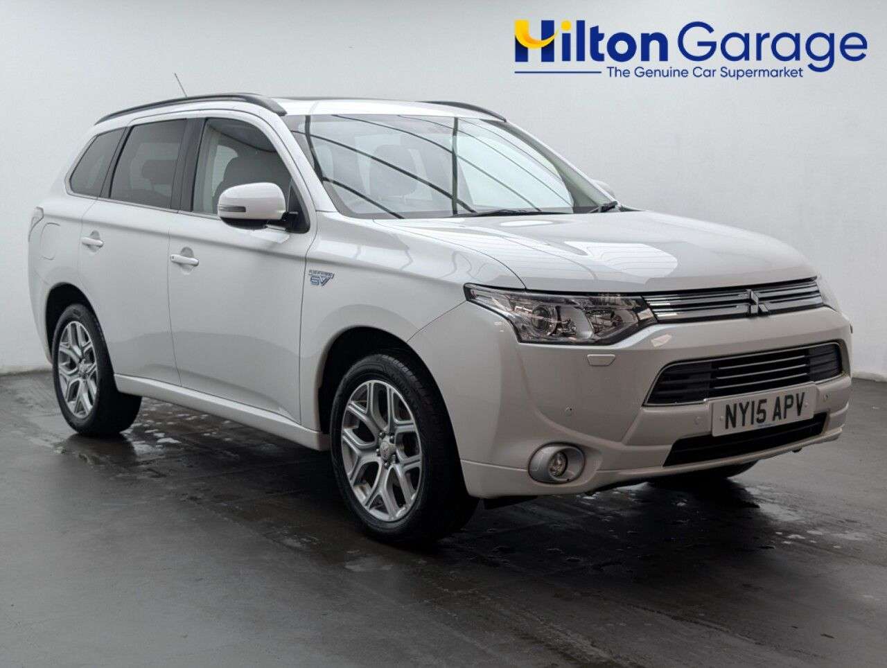 A 2015 MITSUBISHI OUTLANDER 2.0h 12kWh GX4h SUV 5dr Petrol Plug-in Hybrid CVT 4WD Euro 5 (s/s) (200 ps) A 2015 MITSUBISHI OUTLANDER 2.0h 12kWh GX4h SUV 5dr Petrol Plug-in Hybrid CVT 4WD Euro 5 (s/s) (200 ps)