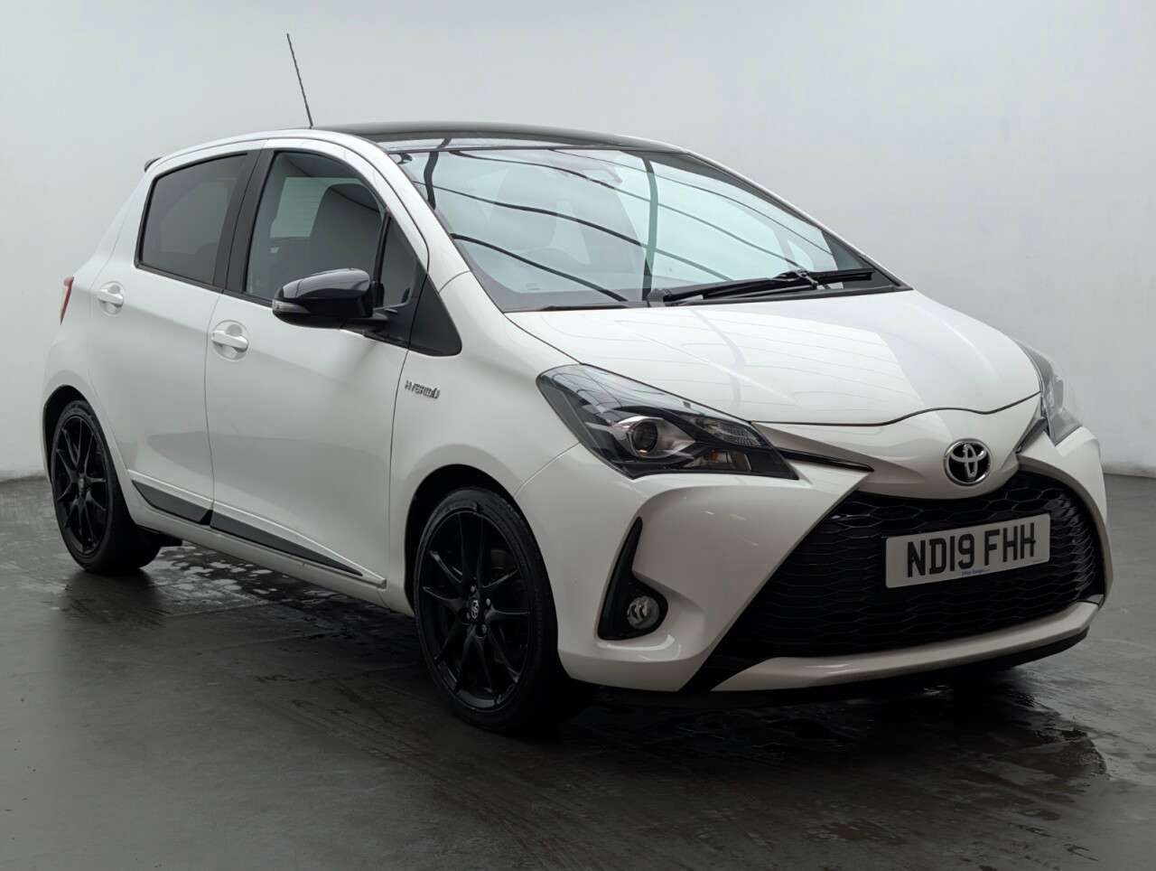 A 2019 TOYOTA YARIS 1.5 VVT-h GR SPORT Hatchback 5dr Petrol Hybrid E-CVT Euro 6 (s/s) (100 ps) A 2019 TOYOTA YARIS 1.5 VVT-h GR SPORT Hatchback 5dr Petrol Hybrid E-CVT Euro 6 (s/s) (100 ps)