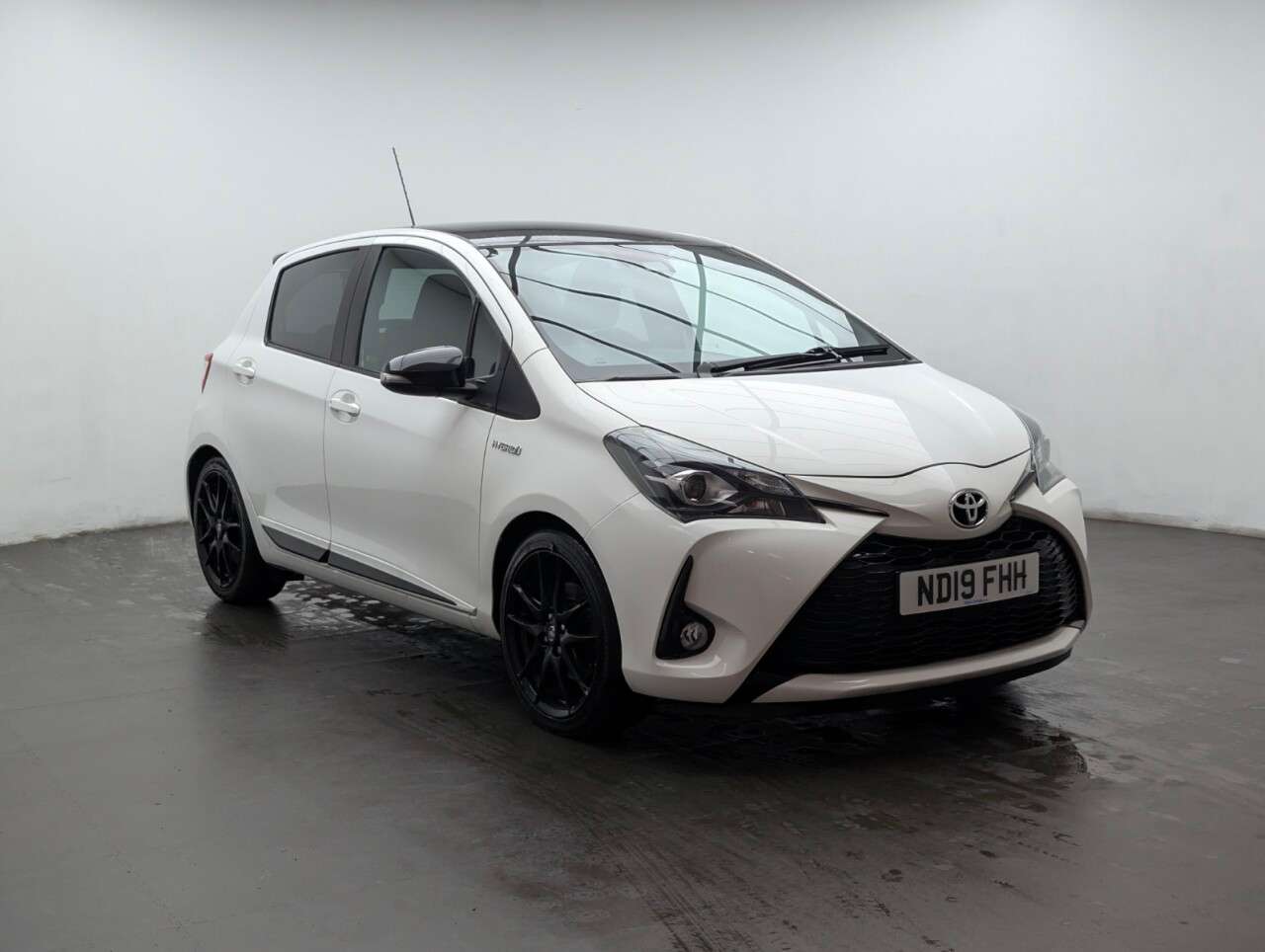 A 2019 TOYOTA YARIS 1.5 VVT-h GR SPORT Hatchback 5dr Petrol Hybrid E-CVT Euro 6 (s/s) (100 ps) A 2019 TOYOTA YARIS 1.5 VVT-h GR SPORT Hatchback 5dr Petrol Hybrid E-CVT Euro 6 (s/s) (100 ps)