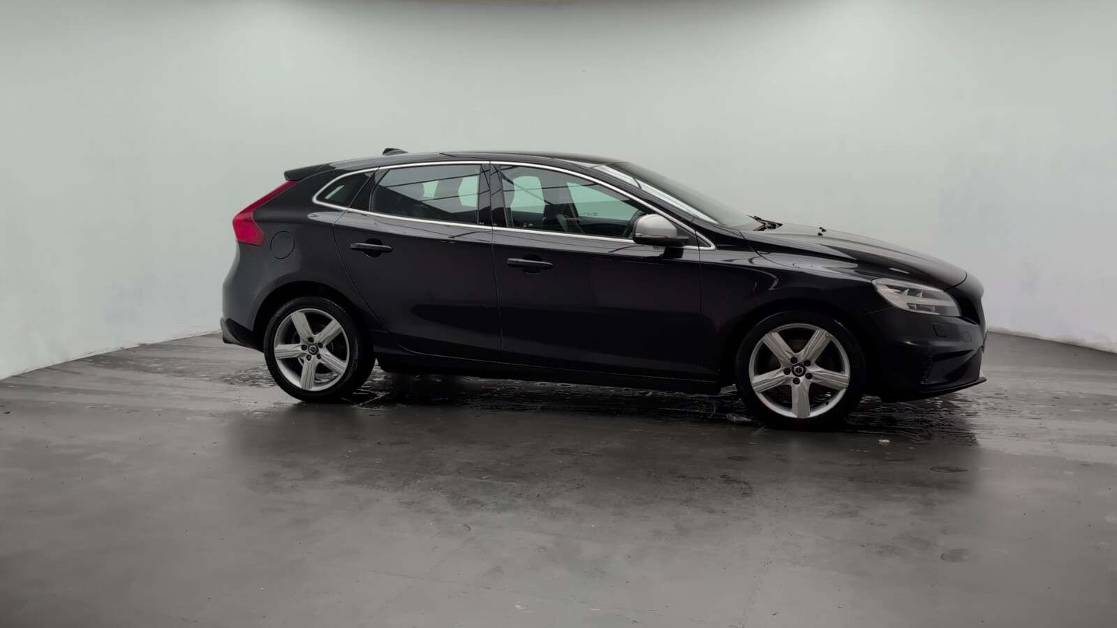 2017 VOLVO V40 2017 VOLVO V40