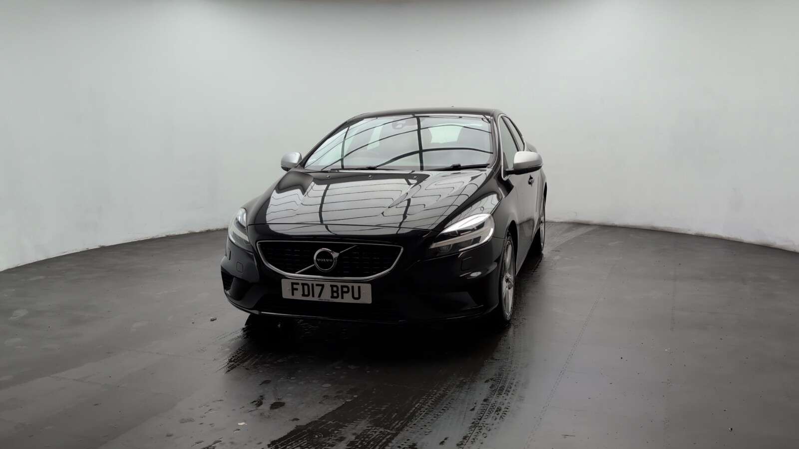 2017 VOLVO V40 2017 VOLVO V40