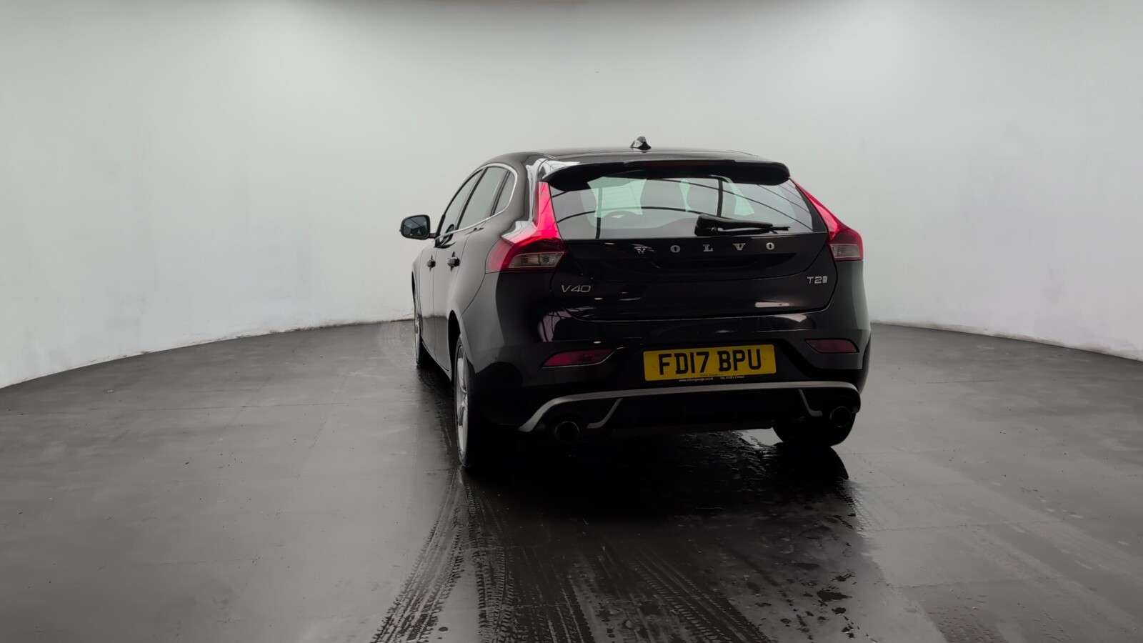 2017 VOLVO V40 2017 VOLVO V40